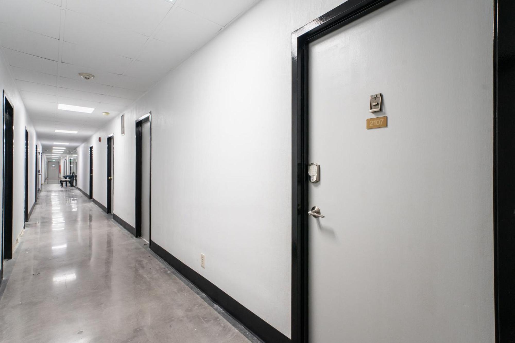 21Floor-Renovated 2Br,1Bath King And Queen Bed And Parking アトランタ エクステリア 写真