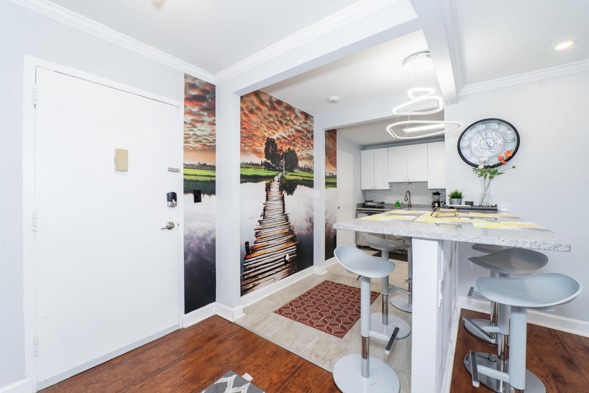 21Floor-Renovated 2Br,1Bath King And Queen Bed And Parking アトランタ エクステリア 写真