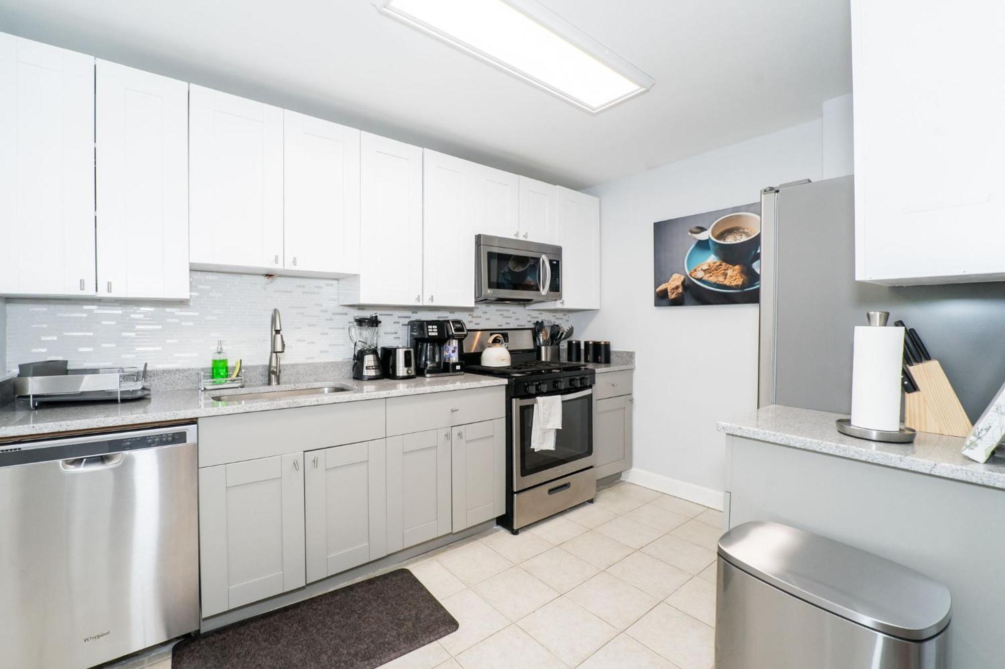 21Floor-Renovated 2Br,1Bath King And Queen Bed And Parking アトランタ エクステリア 写真