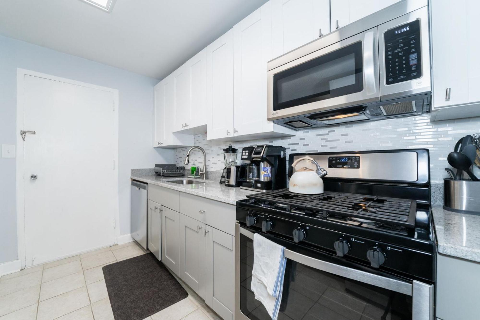 21Floor-Renovated 2Br,1Bath King And Queen Bed And Parking アトランタ エクステリア 写真
