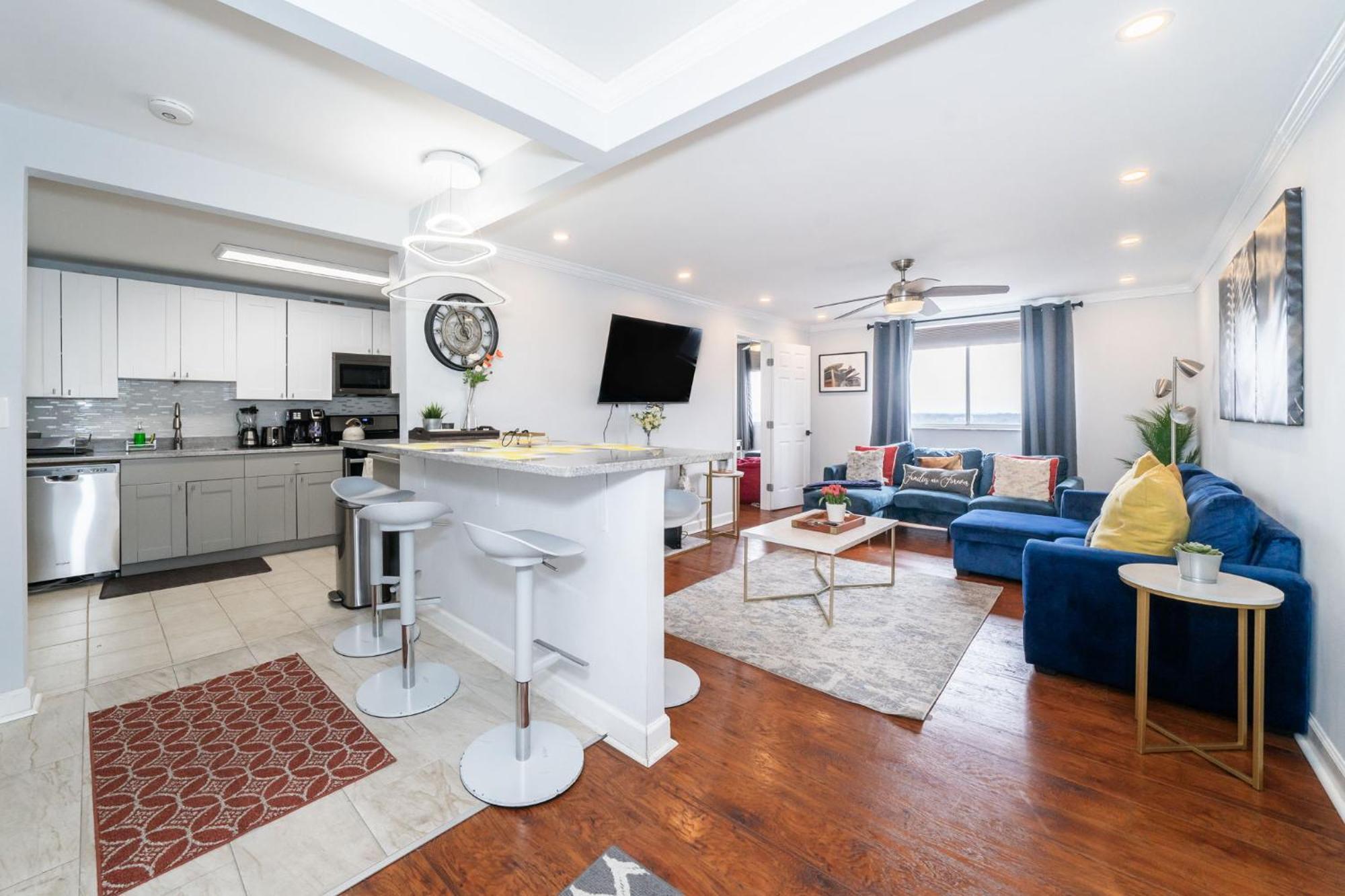 21Floor-Renovated 2Br,1Bath King And Queen Bed And Parking アトランタ エクステリア 写真
