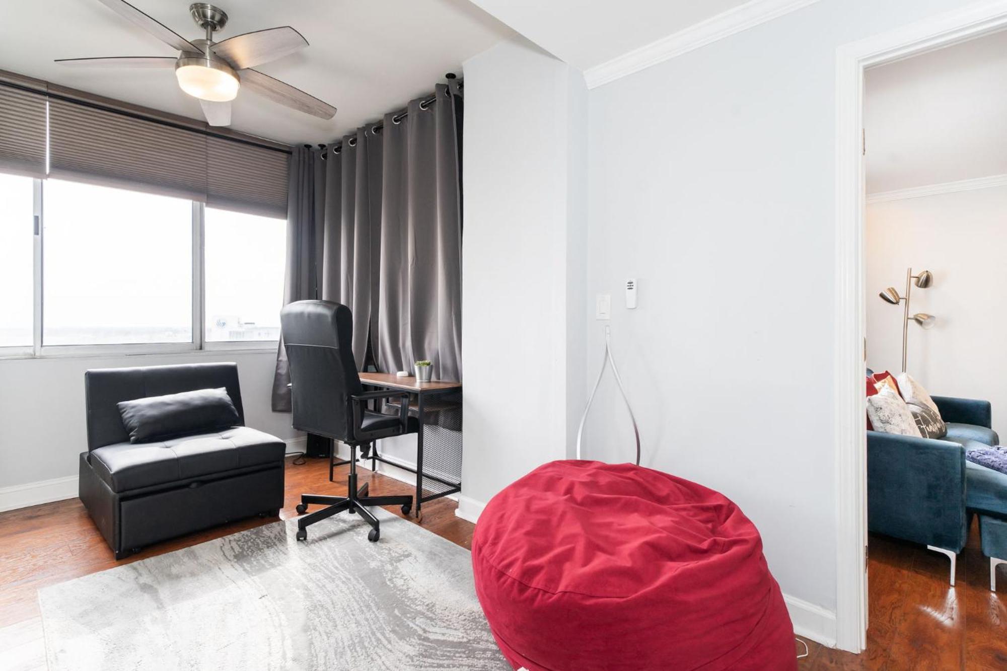 21Floor-Renovated 2Br,1Bath King And Queen Bed And Parking アトランタ エクステリア 写真