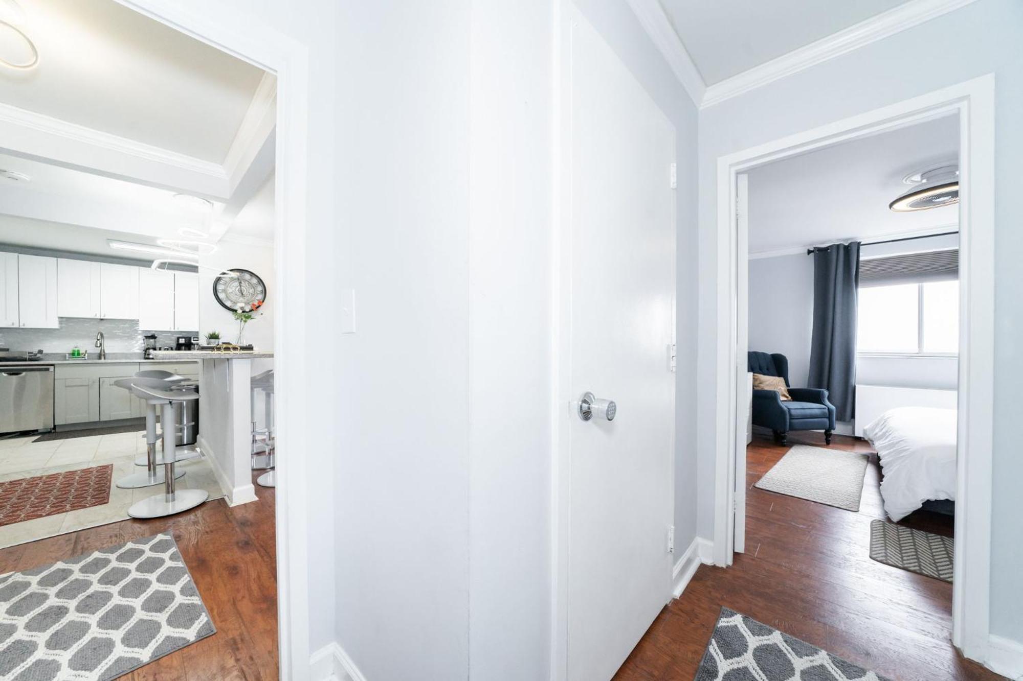 21Floor-Renovated 2Br,1Bath King And Queen Bed And Parking アトランタ エクステリア 写真