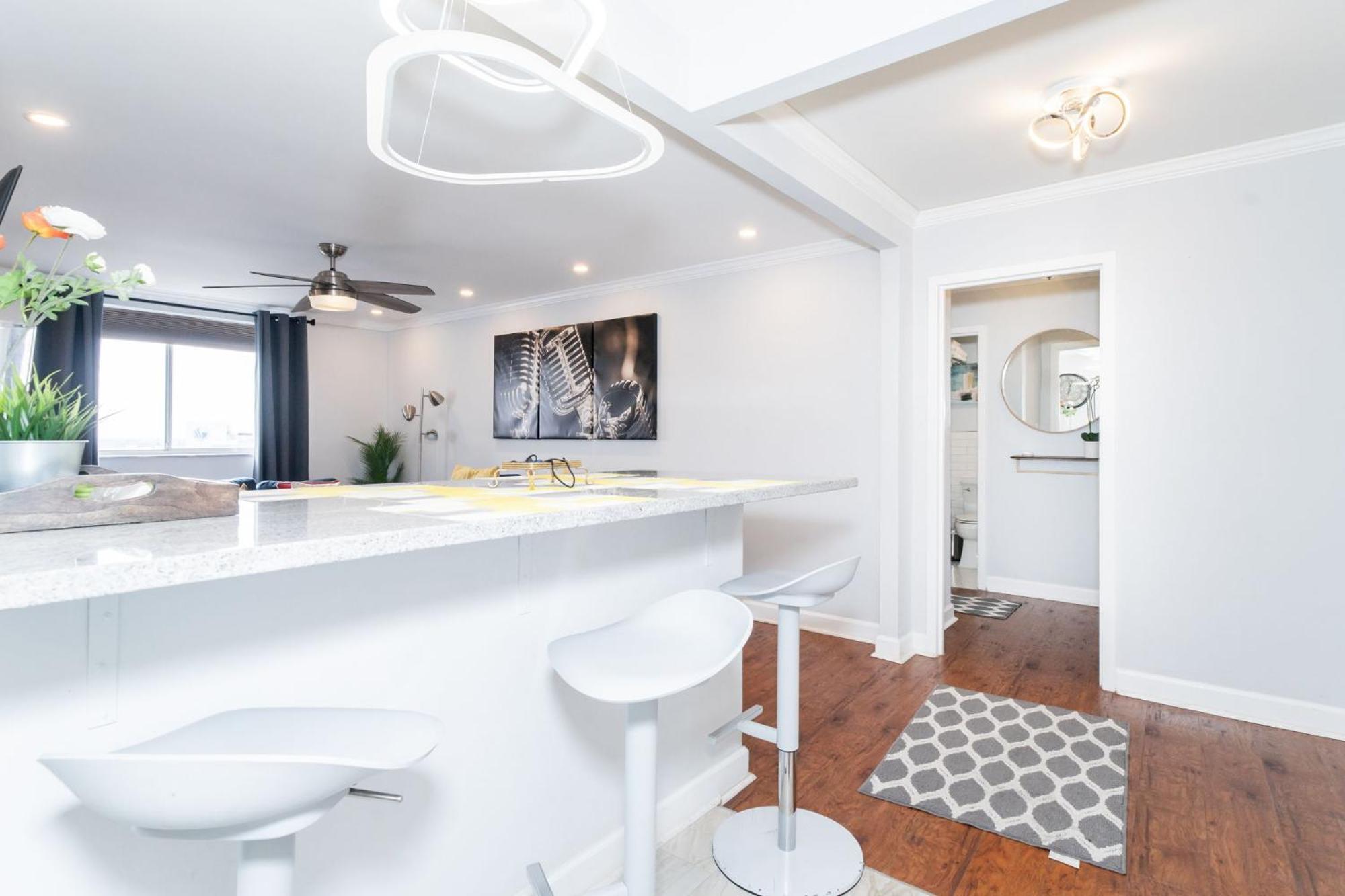 21Floor-Renovated 2Br,1Bath King And Queen Bed And Parking アトランタ エクステリア 写真