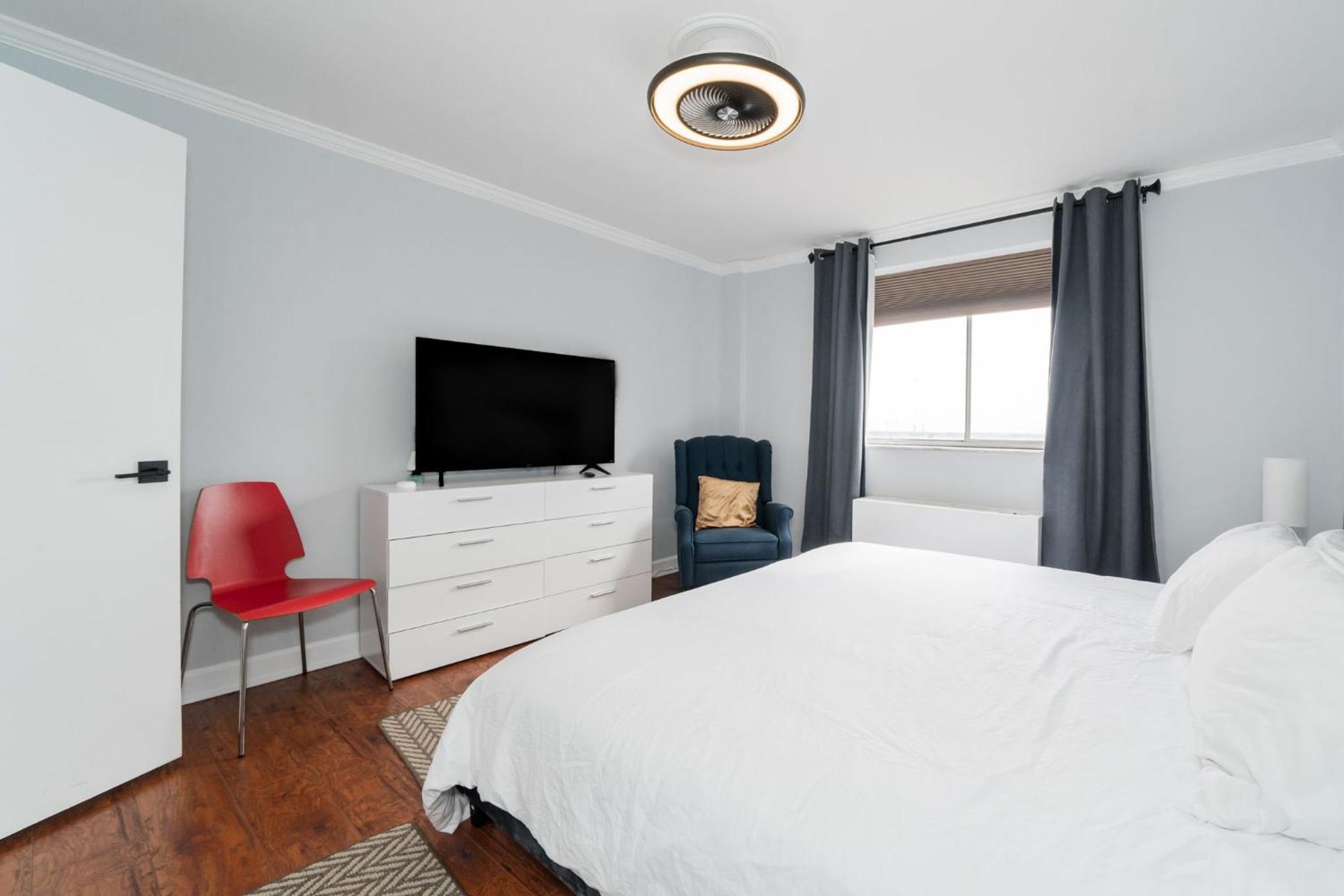 21Floor-Renovated 2Br,1Bath King And Queen Bed And Parking アトランタ エクステリア 写真