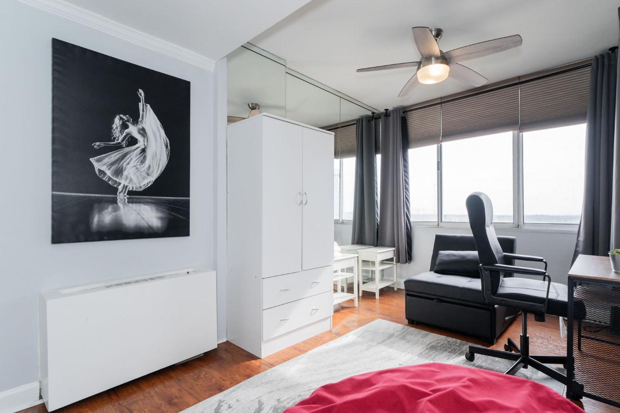 21Floor-Renovated 2Br,1Bath King And Queen Bed And Parking アトランタ エクステリア 写真