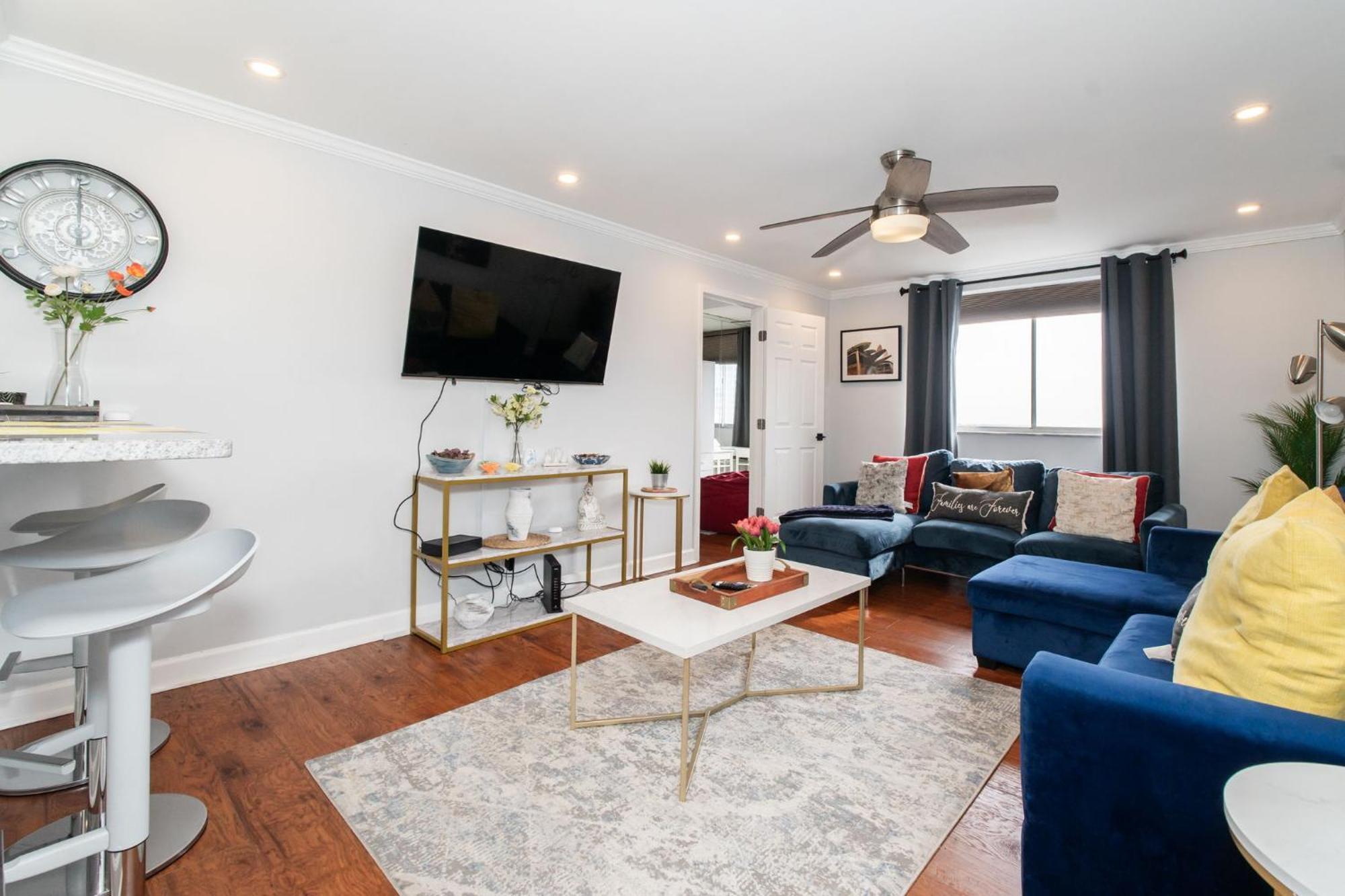 21Floor-Renovated 2Br,1Bath King And Queen Bed And Parking アトランタ エクステリア 写真