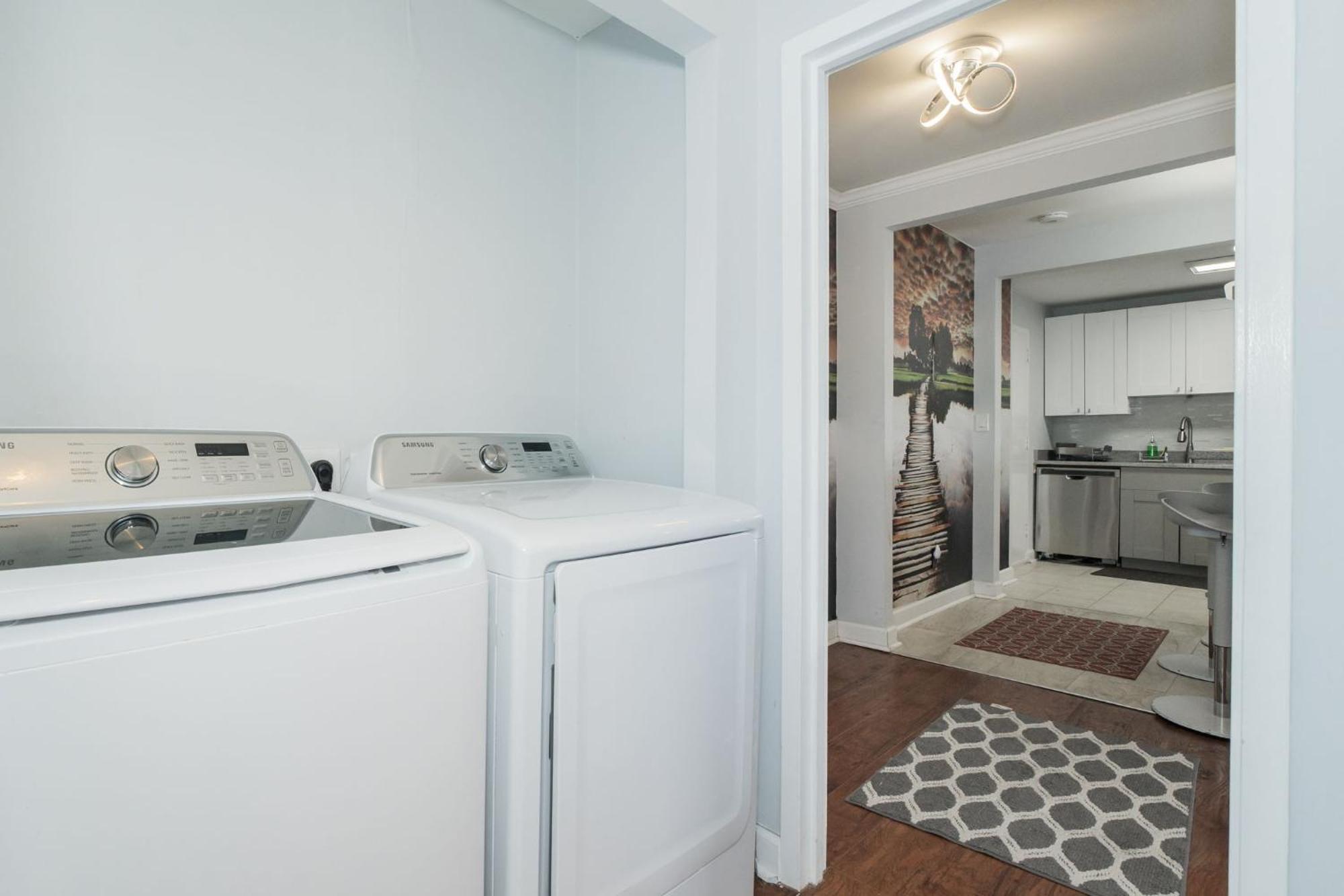 21Floor-Renovated 2Br,1Bath King And Queen Bed And Parking アトランタ エクステリア 写真