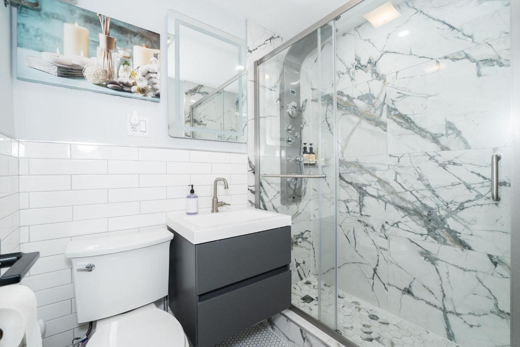21Floor-Renovated 2Br,1Bath King And Queen Bed And Parking アトランタ エクステリア 写真