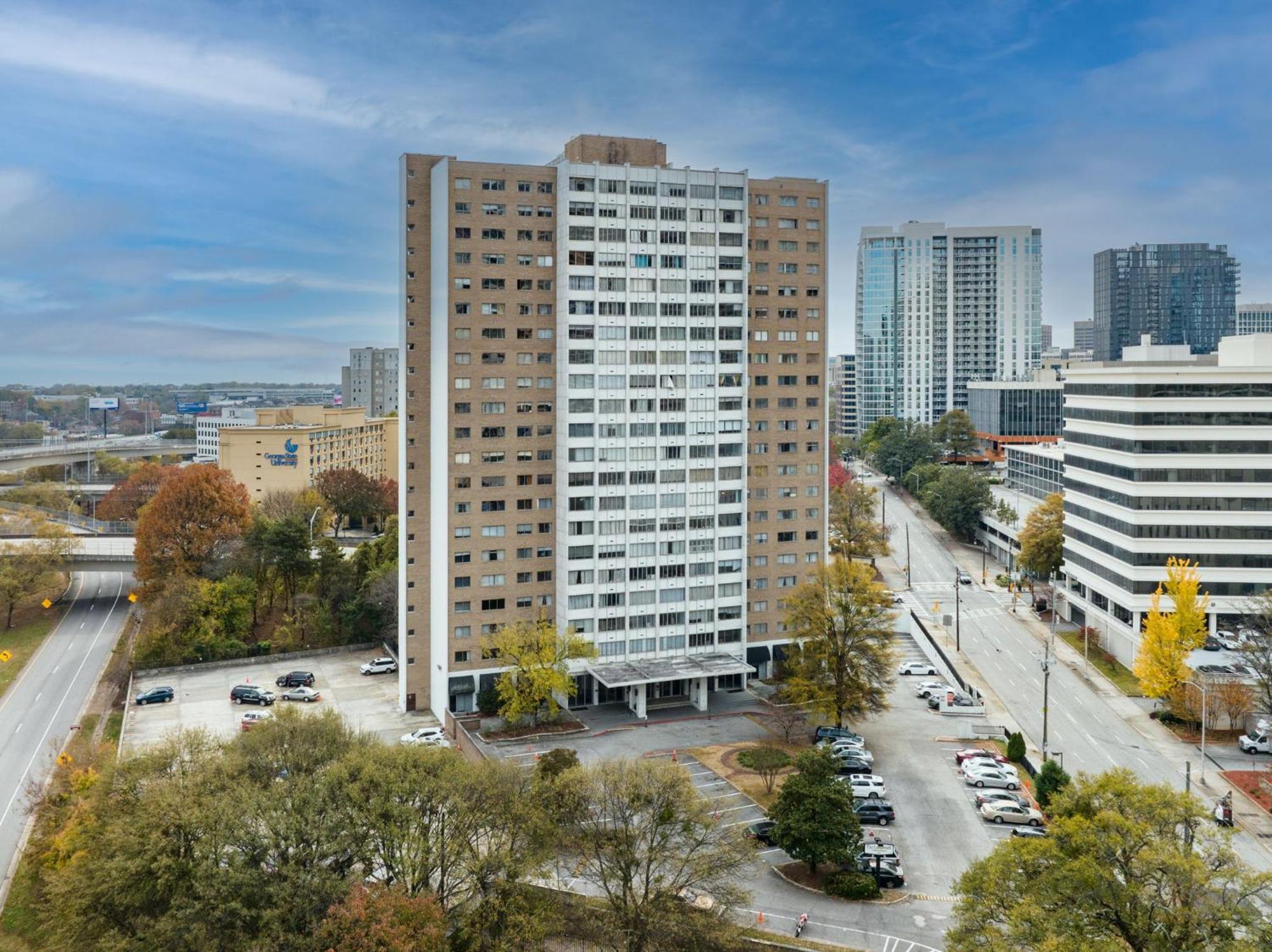 21Floor-Renovated 2Br,1Bath King And Queen Bed And Parking アトランタ エクステリア 写真
